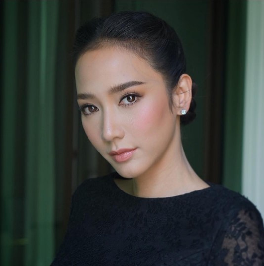 ดาราหน้าผากกว้าง