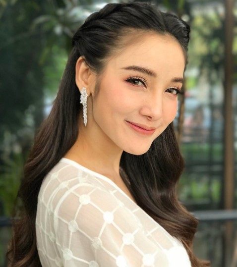 ดาราหน้าผากกว้าง