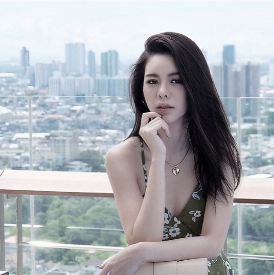 ดาราหน้าผากกว้าง