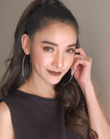 ดาราหน้าผากกว้าง