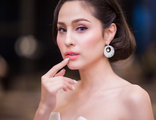 ดาราหน้าผากกว้าง