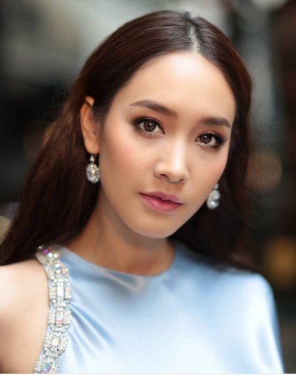 ดาราหน้าผากกว้าง