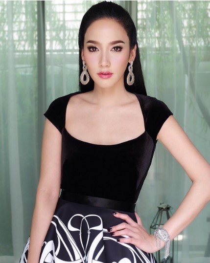 ดาราหน้าผากกว้าง