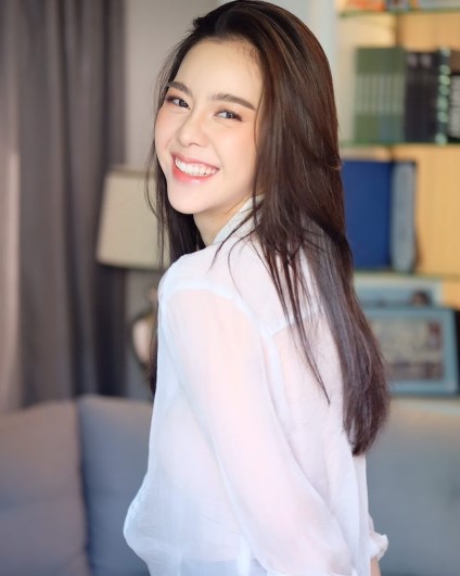 ดาราหน้าผากกว้าง