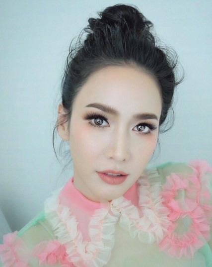 ดาราหน้าผากกว้าง