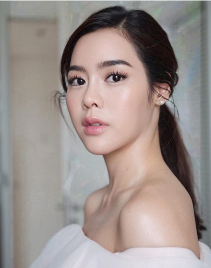 ดาราหน้าผากกว้าง