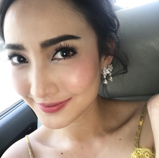 ดาราหน้าผากกว้าง