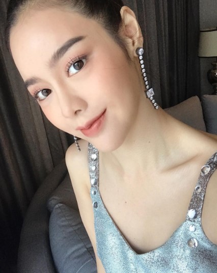 ดาราหน้าผากกว้าง