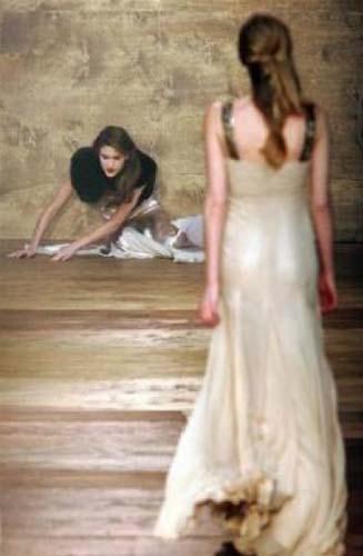 นางแบบล้ม