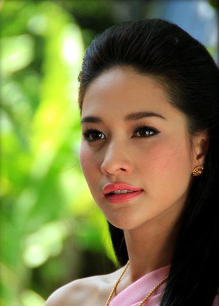 พลอย เฌอมาลย์