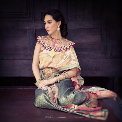 พลอย เฌอมาลย์