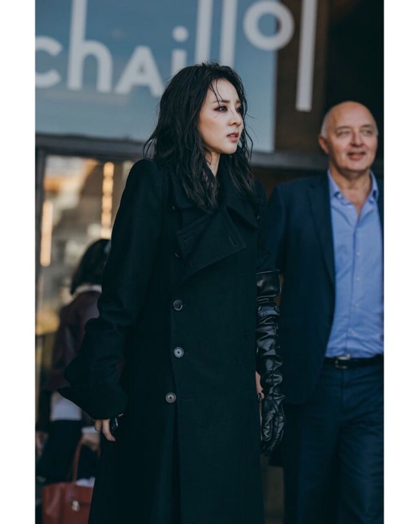 ตามเก็บลุคสุดชิคที่ปารีสของ 2 สาวแห่ง YG "ซานดาร่า" และ "เจนนี่ คิม"