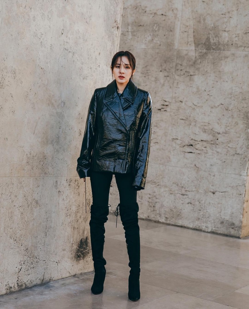 ตามเก็บลุคสุดชิคที่ปารีสของ 2 สาวแห่ง YG "ซานดาร่า" และ "เจนนี่ คิม"