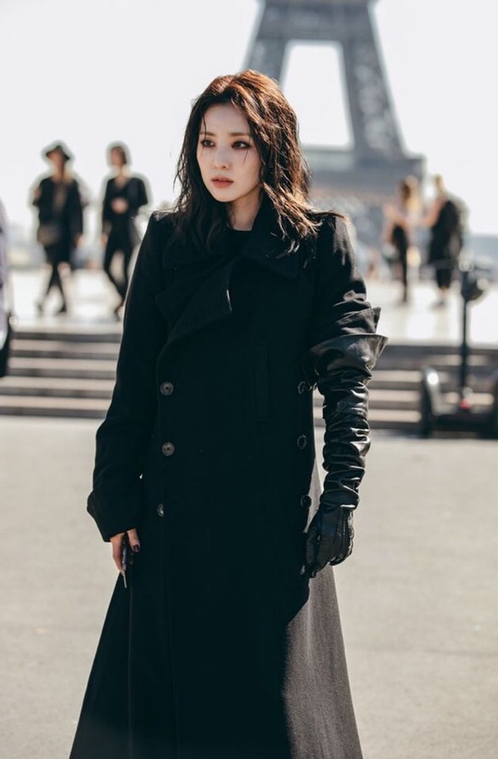 ตามเก็บลุคสุดชิคที่ปารีสของ 2 สาวแห่ง YG "ซานดาร่า" และ "เจนนี่ คิม"