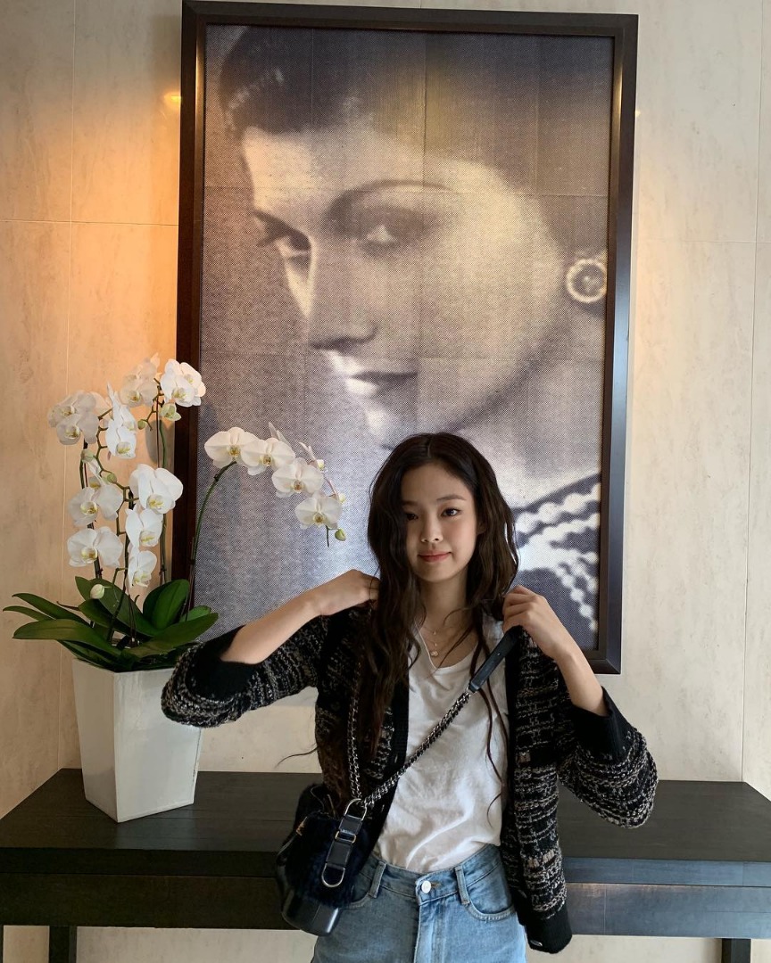 ตามเก็บลุคสุดชิคที่ปารีสของ 2 สาวแห่ง YG "ซานดาร่า" และ "เจนนี่ คิม"