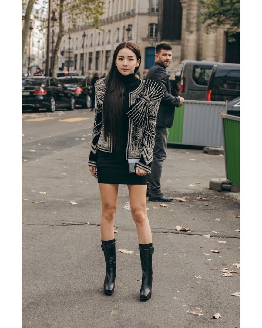 ตามเก็บลุคสุดชิคที่ปารีสของ 2 สาวแห่ง YG "ซานดาร่า" และ "เจนนี่ คิม"