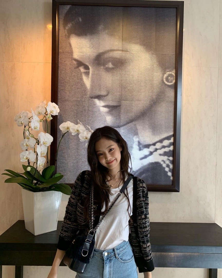 ตามเก็บลุคสุดชิคที่ปารีสของ 2 สาวแห่ง YG "ซานดาร่า" และ "เจนนี่ คิม"