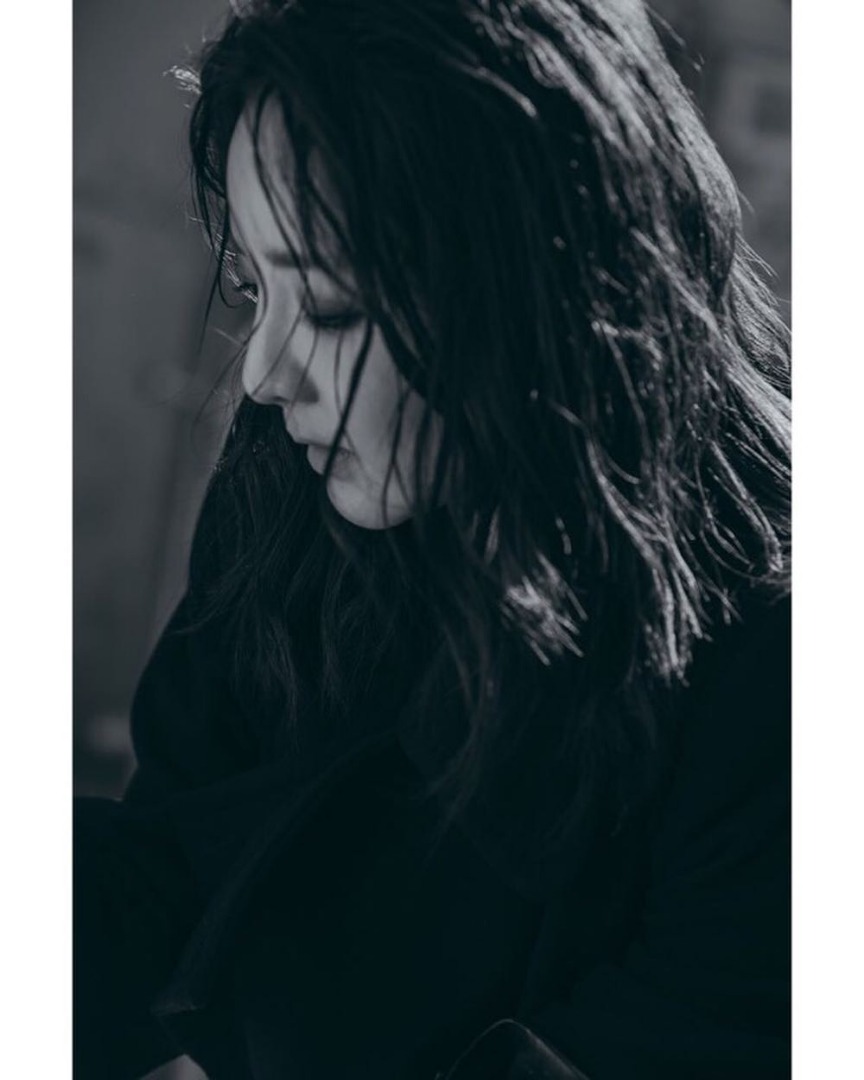 ตามเก็บลุคสุดชิคที่ปารีสของ 2 สาวแห่ง YG "ซานดาร่า" และ "เจนนี่ คิม"