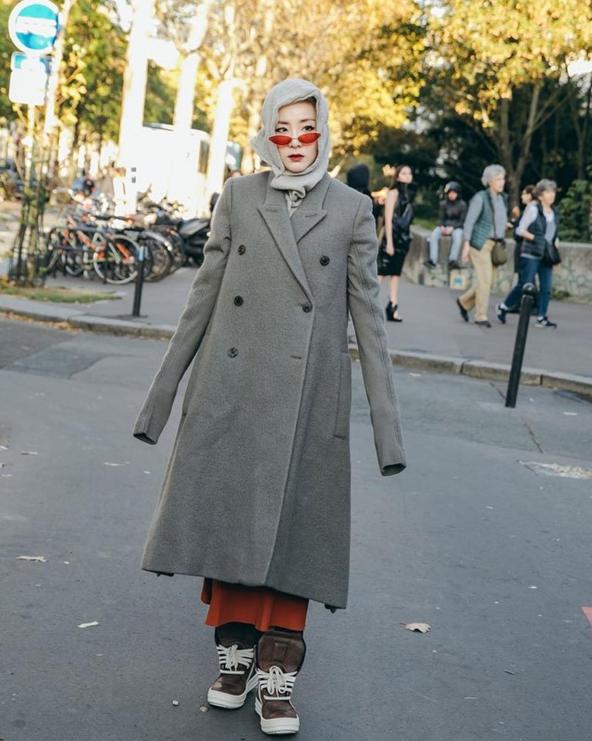 ตามเก็บลุคสุดชิคที่ปารีสของ 2 สาวแห่ง YG "ซานดาร่า" และ "เจนนี่ คิม"