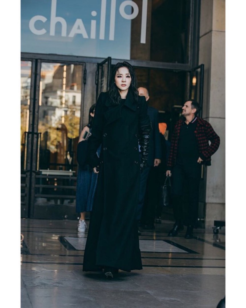 ตามเก็บลุคสุดชิคที่ปารีสของ 2 สาวแห่ง YG "ซานดาร่า" และ "เจนนี่ คิม"