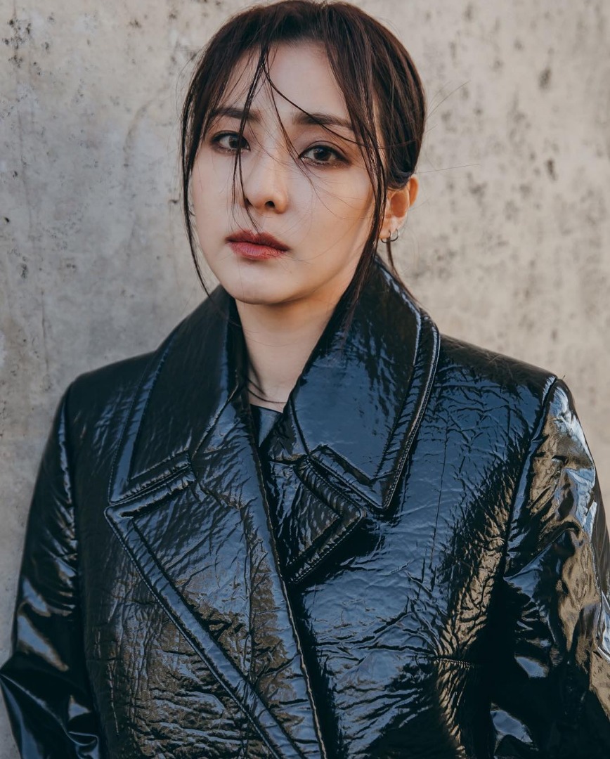 ตามเก็บลุคสุดชิคที่ปารีสของ 2 สาวแห่ง YG "ซานดาร่า" และ "เจนนี่ คิม"