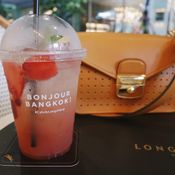รีวิว Café de Longchamp จิบกาแฟ ทดลองเป็นสาวปารีเซียงตามแบบฉบับลองฌอมป์