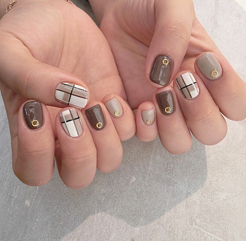 เล็บลายตาราง