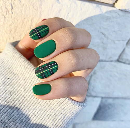 เล็บลายตาราง