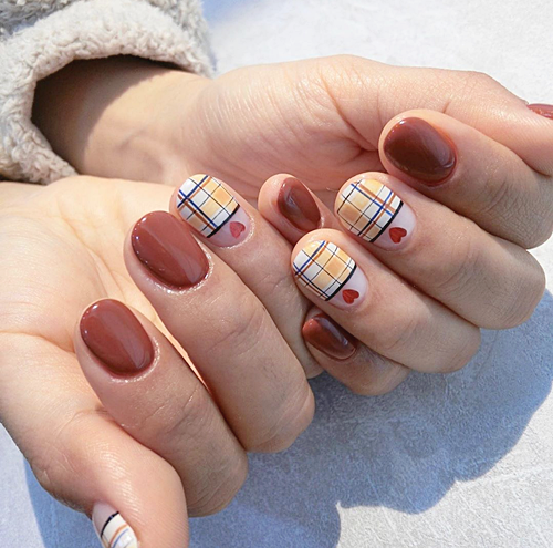 เล็บลายตาราง