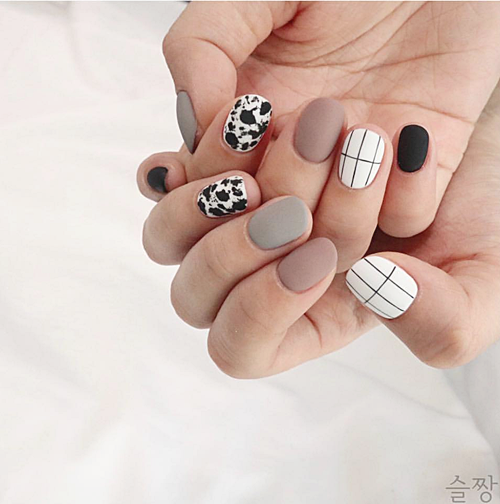 เล็บลายตาราง