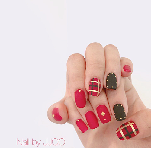 เล็บลายตาราง