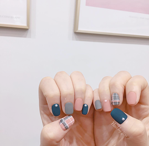 เล็บลายตาราง