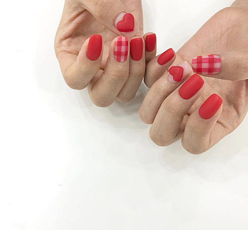 เล็บลายตาราง