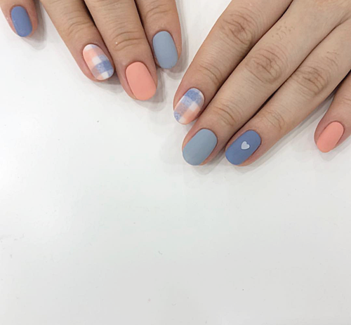 เล็บลายตาราง