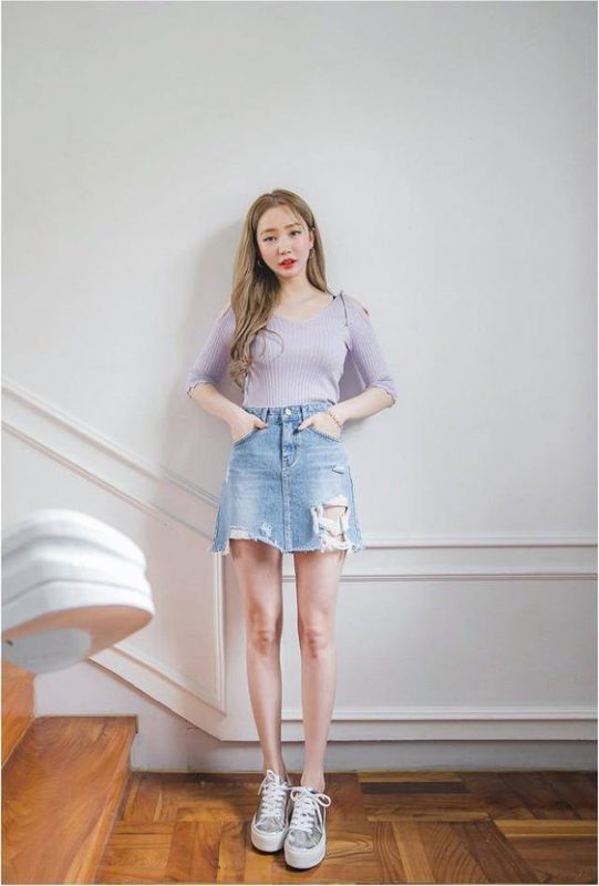 กระโปรงยีนส์สั้น