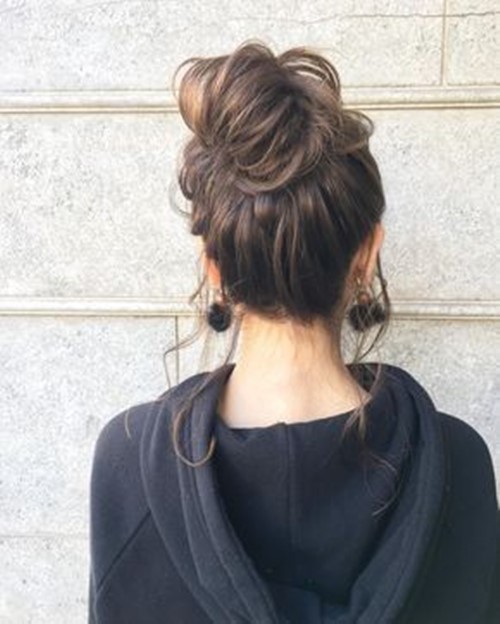 ผมมวยยุ่งๆ