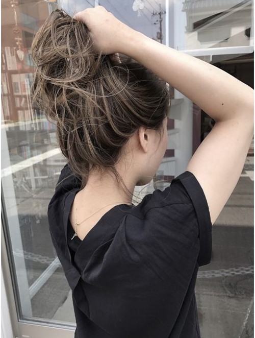 ผมมวยยุ่งๆ