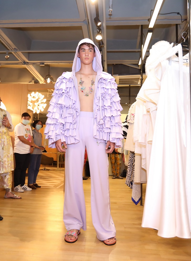 THEATRE Collection “The New Romance”