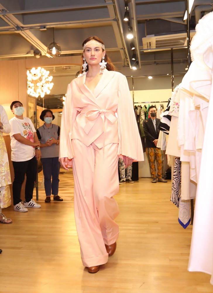 THEATRE Collection “The New Romance”