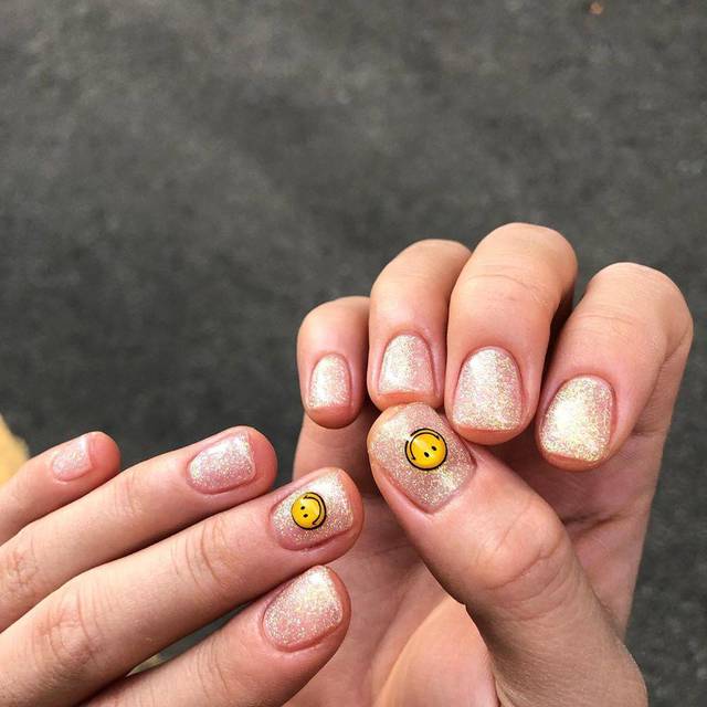 เล็บลาย Smile