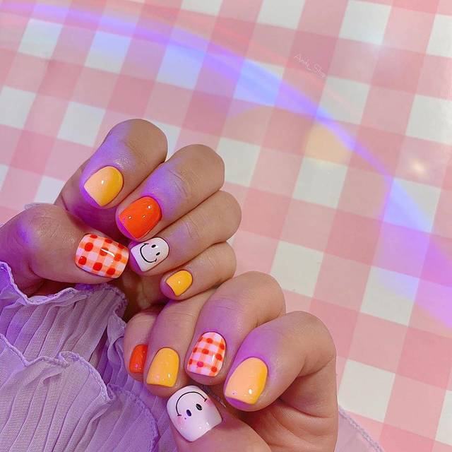 เล็บลาย Smile