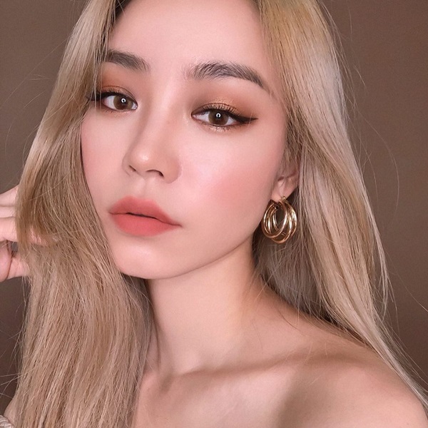 แต่งหน้าแบบธรรมชาติ