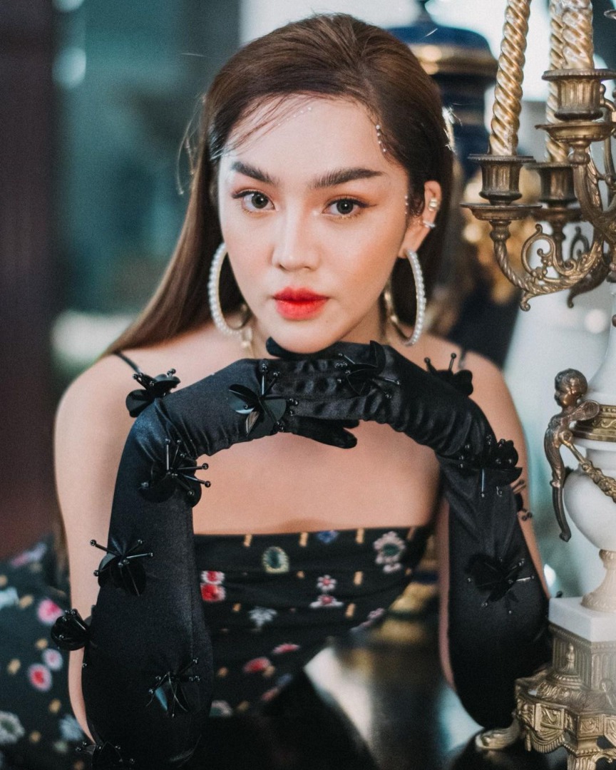 เส้นด้าย สอดอstyle