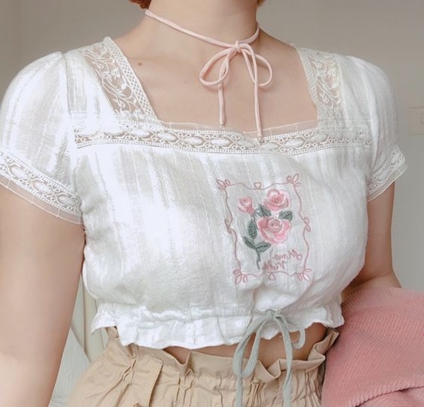 เสื้อคอเหลี่ยม