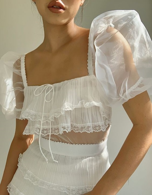 เสื้อคอเหลี่ยม