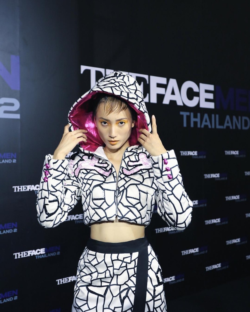 หงส์ เดอะเฟซ