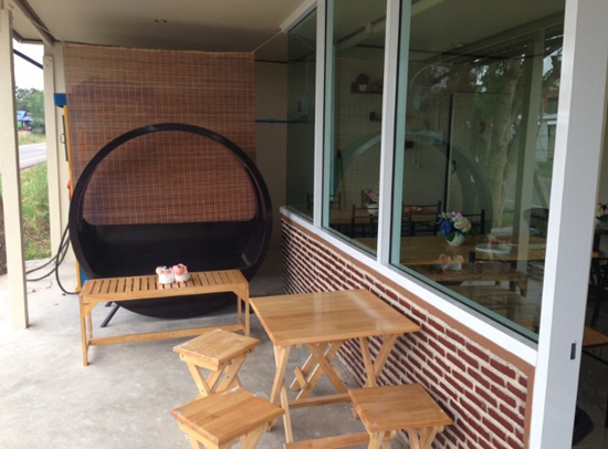 ดัดแปลงพื้นที่หน้าบ้านเป็น "ร้านกาแฟ" ในฝัน