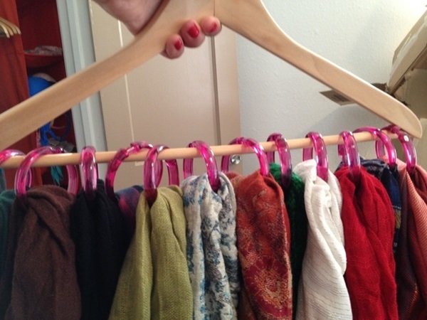 ทำชีวิตให้ง่ายกับ 12 วิธีจัดเสื้อผ้าเข้าตู้ไซส์มินิ