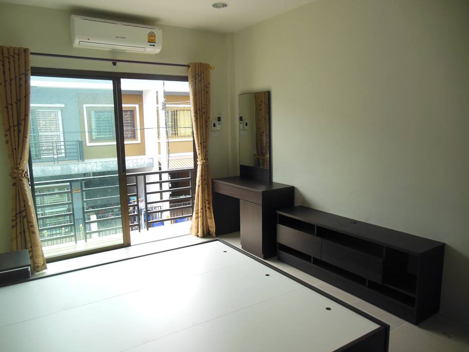 แต่งห้องนอน แบบประหยัด และเน้นทำเอง