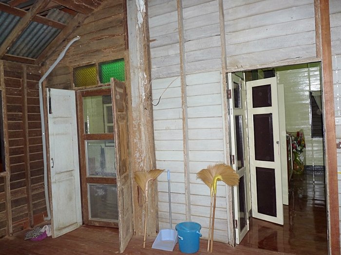 ทำห้องน้ำแบบคุณนายๆ บนบ้าน ไม้ ให้แม่ห้องเก็บของรกๆจะแปลงร่างเป็นห้องน้ำคุณนายได้แค่ไหนมาดูกันค่ะ